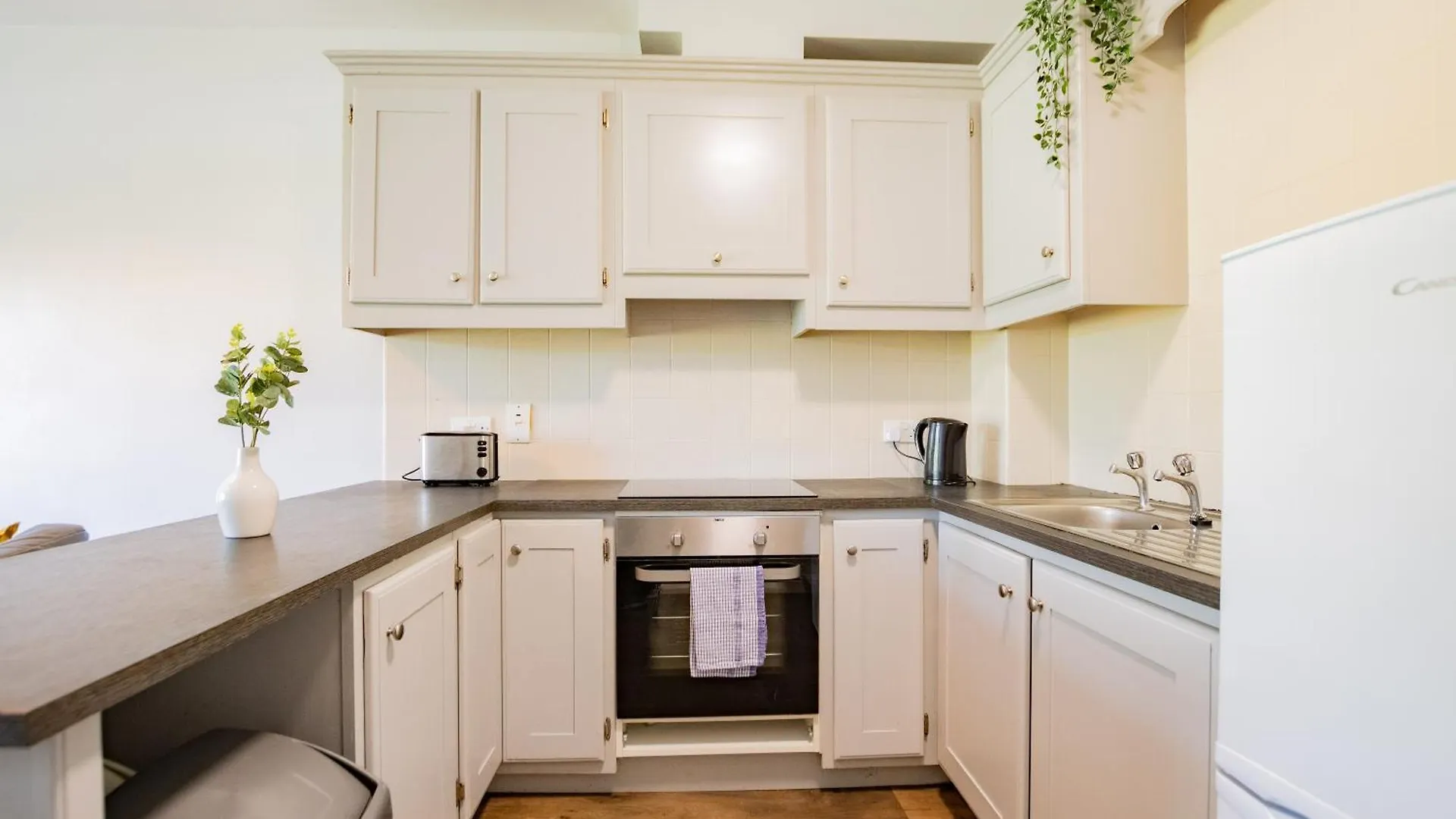 65 - Spacious Three Bed Apartment Galway
