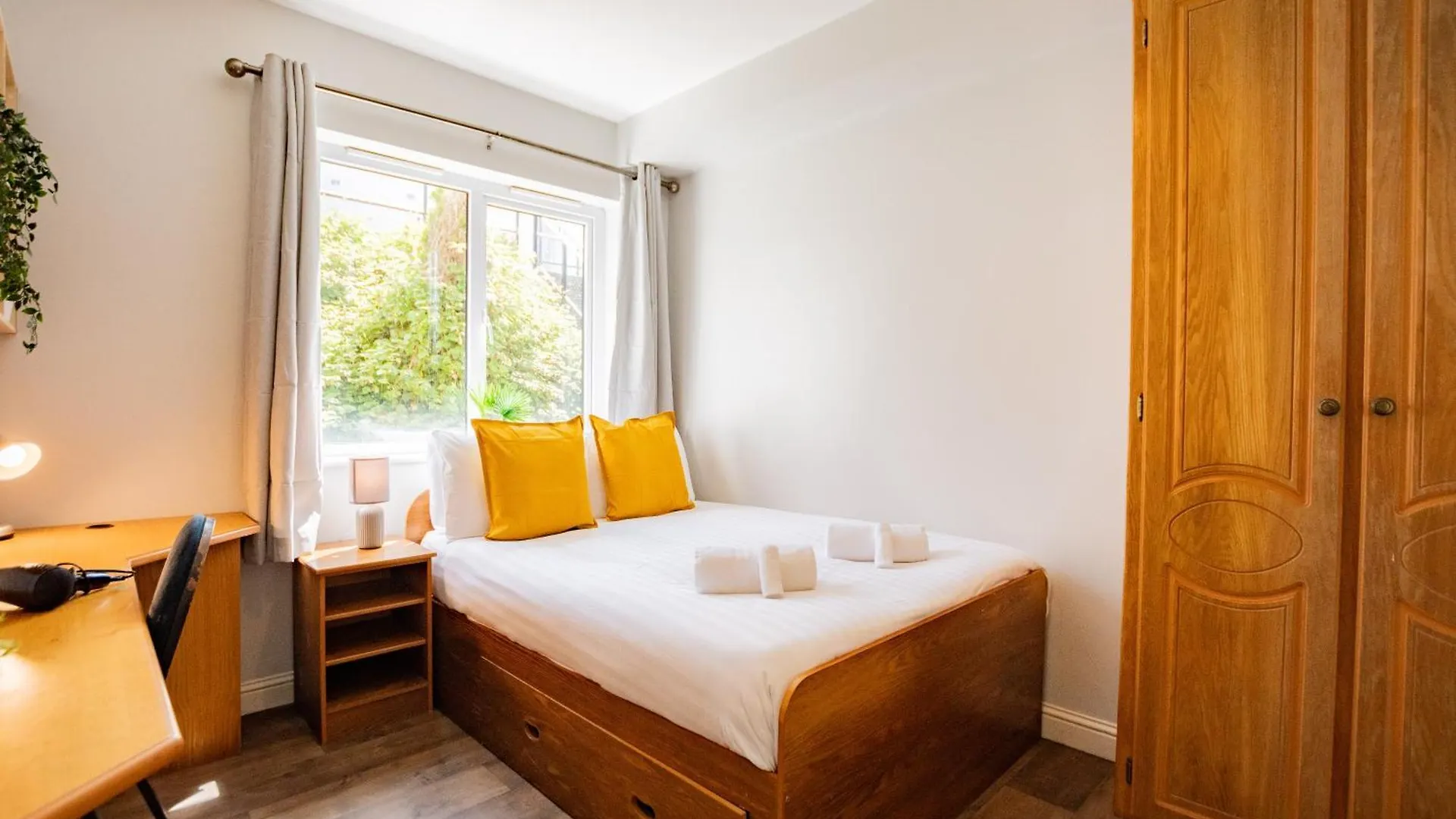 65 - Spacious Three Bed Apartment Galway
