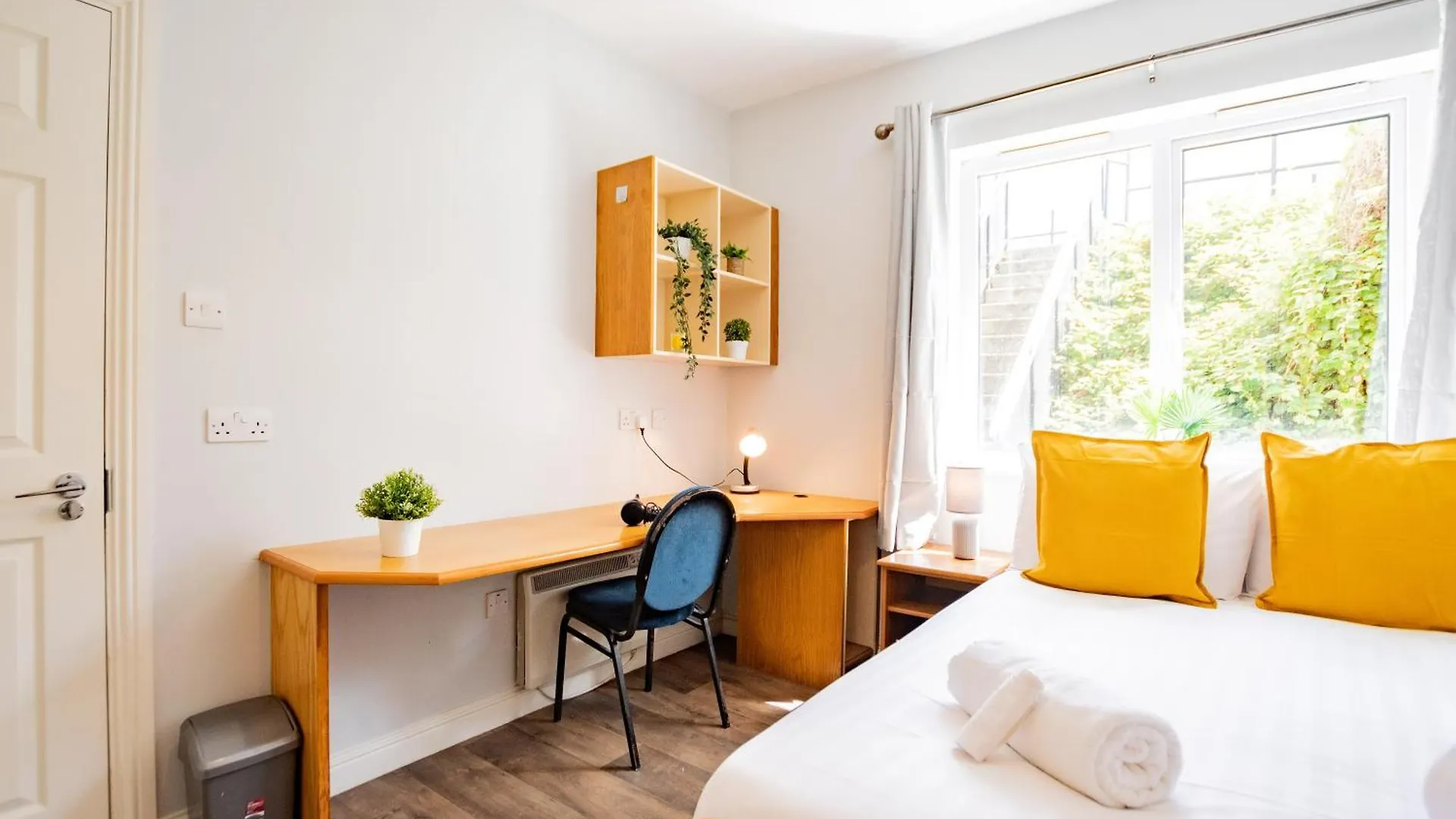 65 - Spacious Three Bed Apartment Galway