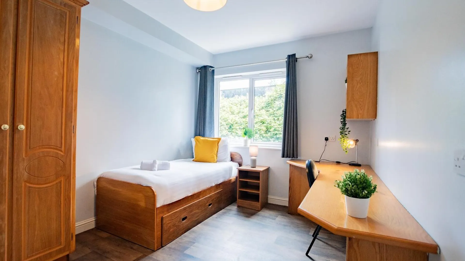 65 - Spacious Three Bed Apartment Galway