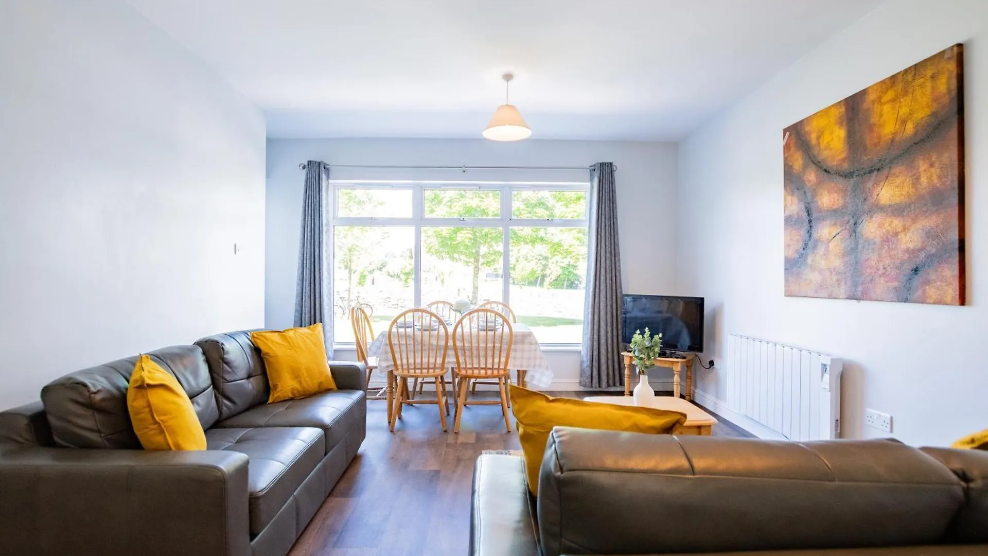 65 - Spacious Three Bed Apartment Galway Ireland